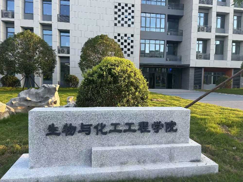 云南扬州职业大学体育场高杆灯项目
